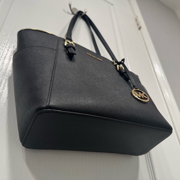 Michael Kors Charlotte Saffiano Leather Black Tote Bag Purse - Picture 5 of 8